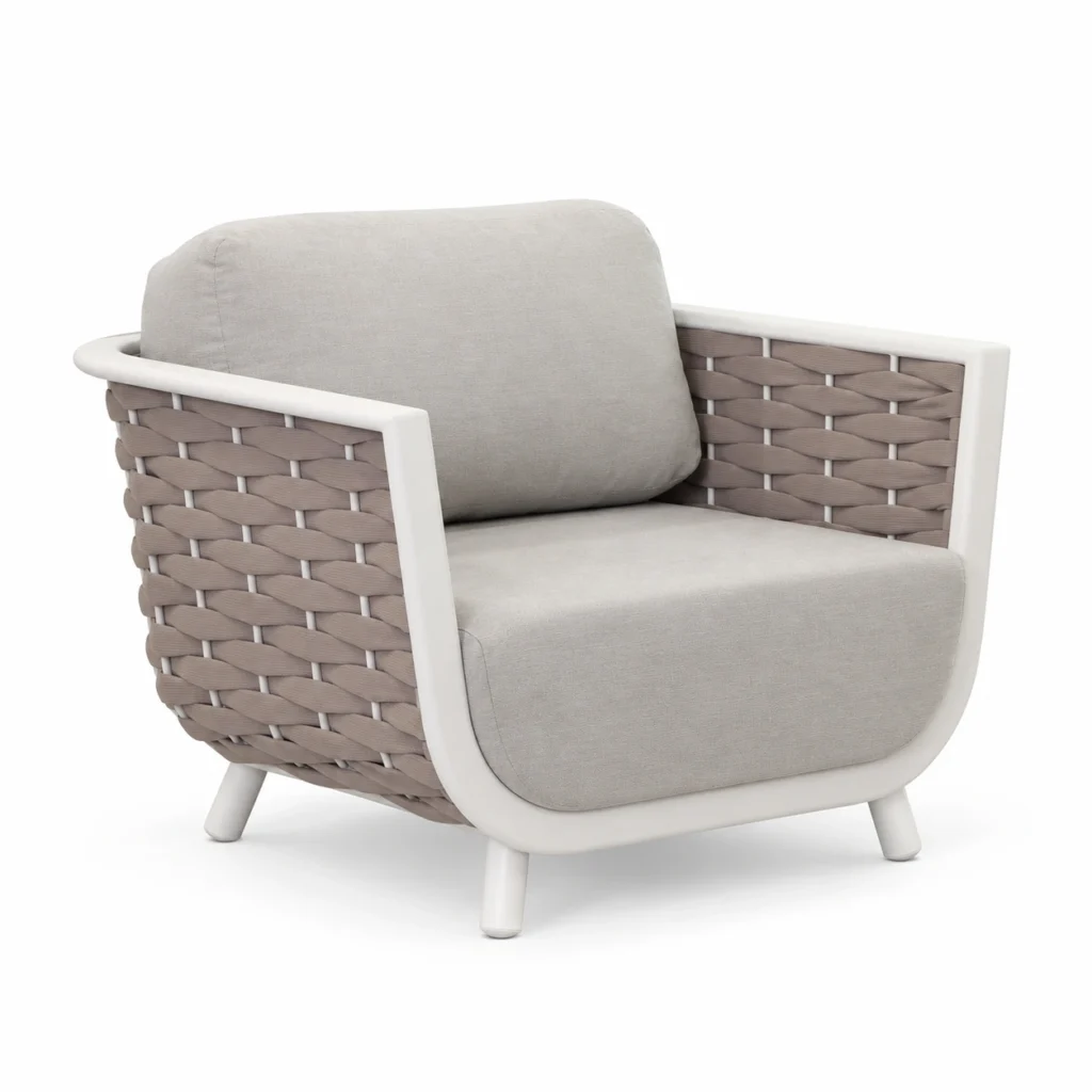Fauteuil Intreccio Perla : cadre blanc, tressage greige et coussins gris clair