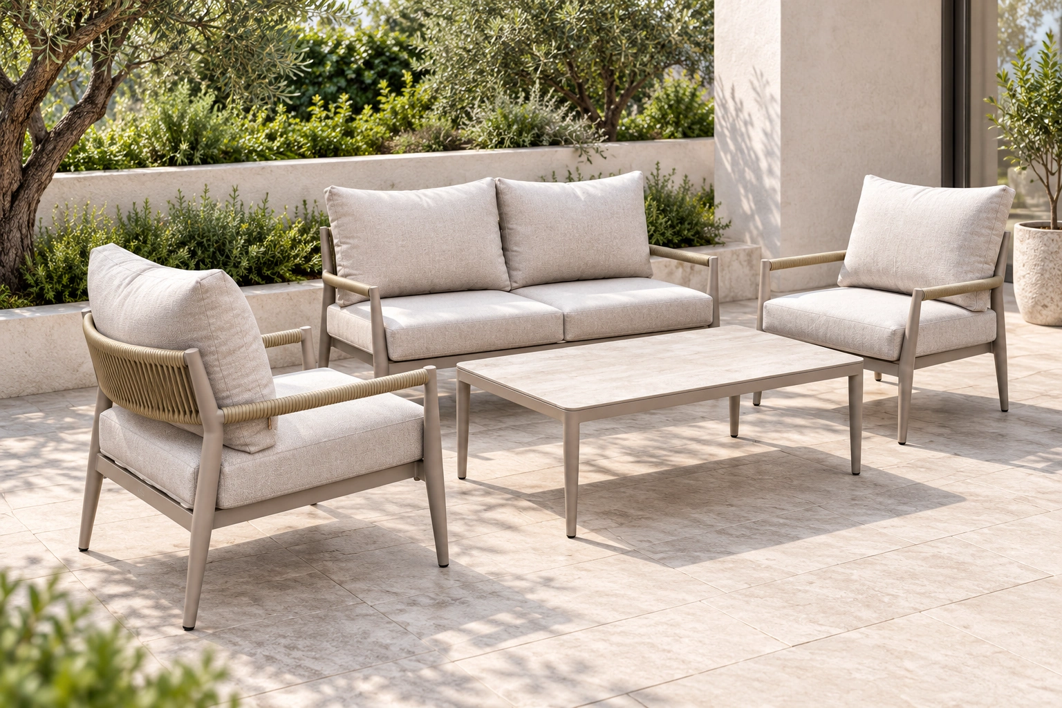 Salon extérieur Corda Tortora sur une terrasse : canapé deux places, fauteuils et table