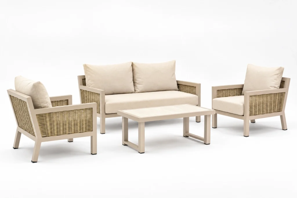 Tela Sabbia : ensemble extérieur quatre pièces beige à panneaux tressés et coussins crème