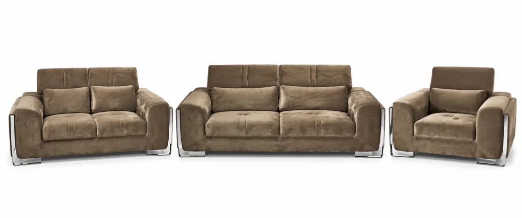 Visone, deux canapés et un fauteuil taupe vus de face sur fond blanc — G HOME